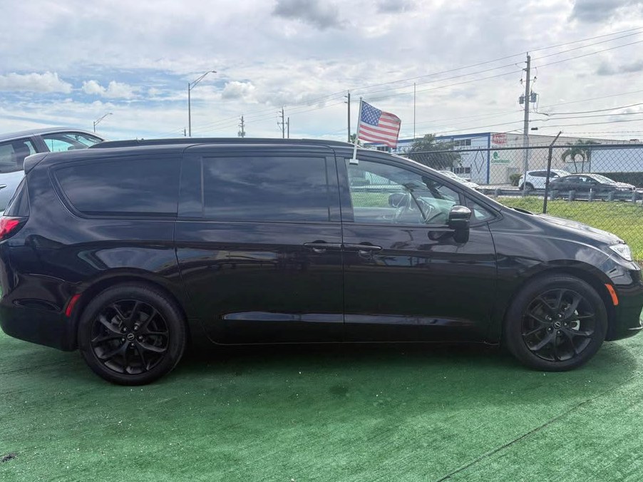 2025 Chrysler Pacifica Limited Van