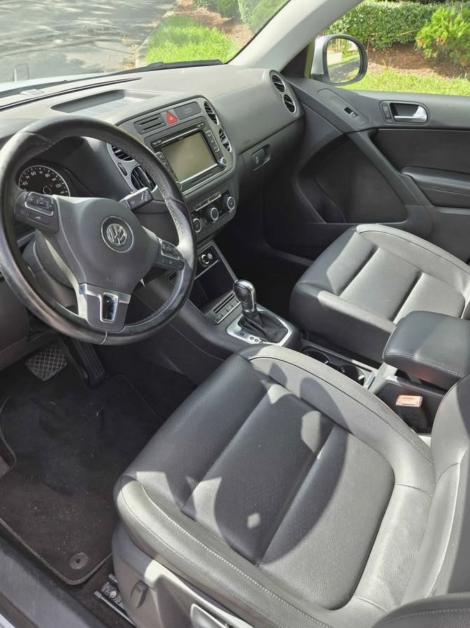 2011 Volkswagen Tiguan limited Leather
