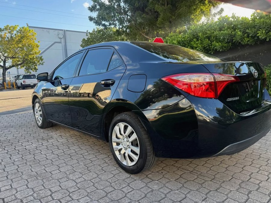 2018 Toyota Corolla LE Sedan