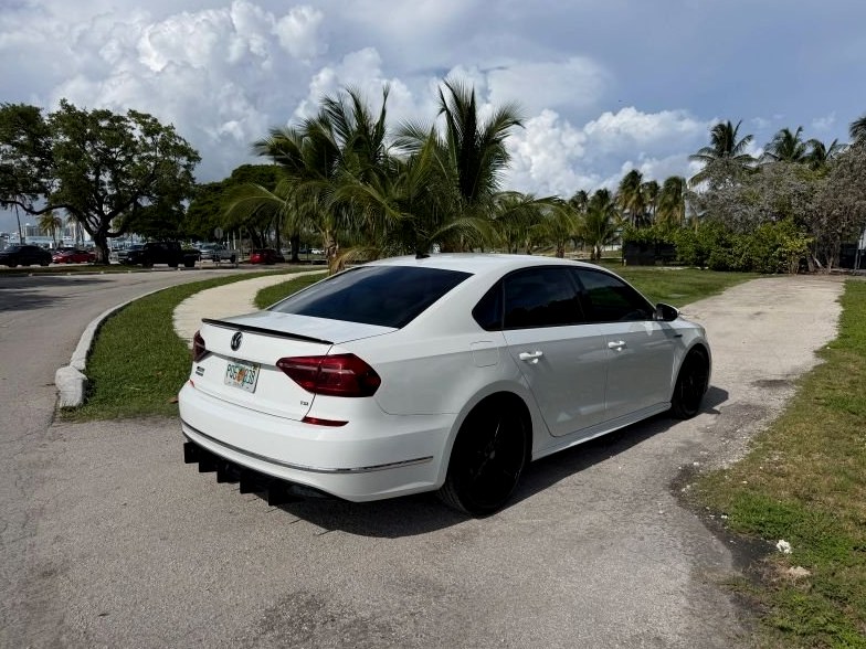 2018 Volkswagen Passat 2.0T R-Line