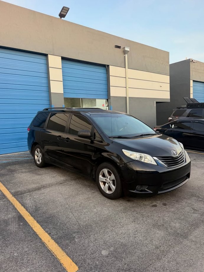 2011 Toyota Sienna LE Minivan