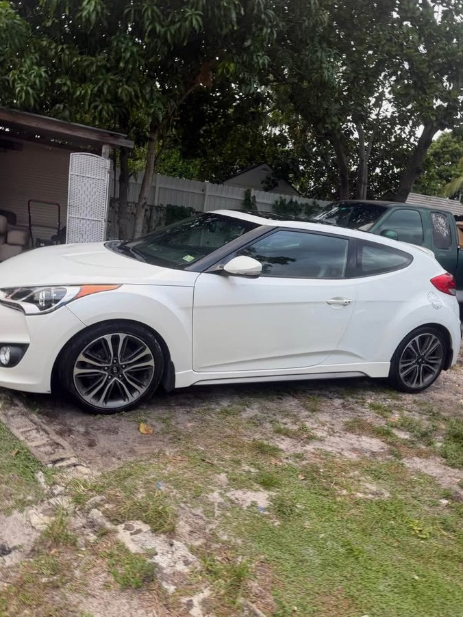 2016 Hyundai Veloster Lee las