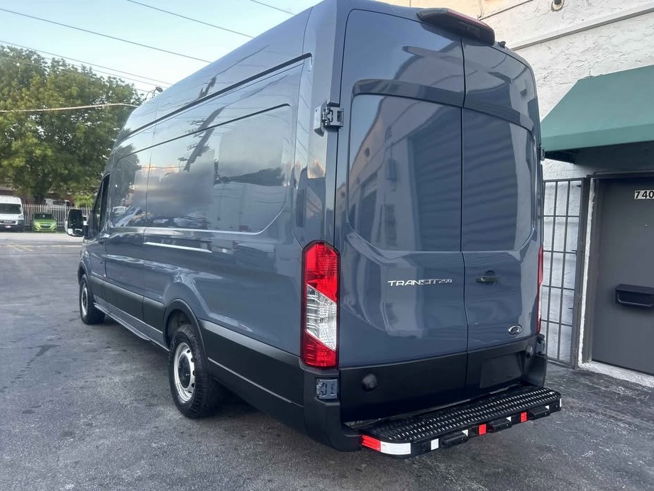 2020 Ford Transit 250 cargo