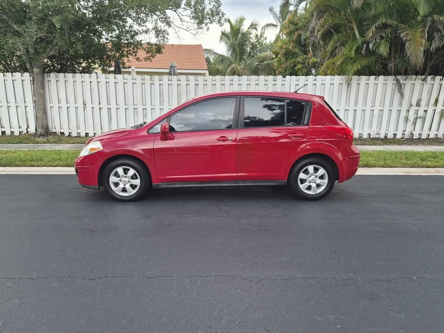 2009 Nissan Versa SL Hatchback