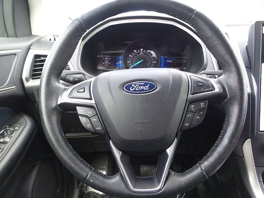 2022 Ford Edge sel-