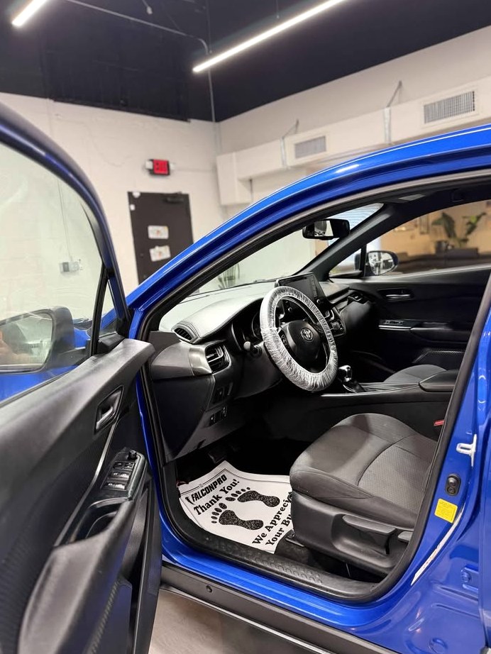 2019 Toyota C-hr LE Sport