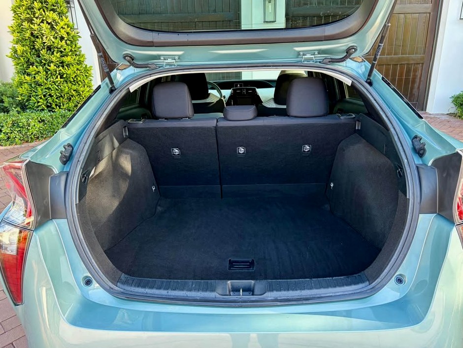 2018 Toyota Prius Five Hatchback