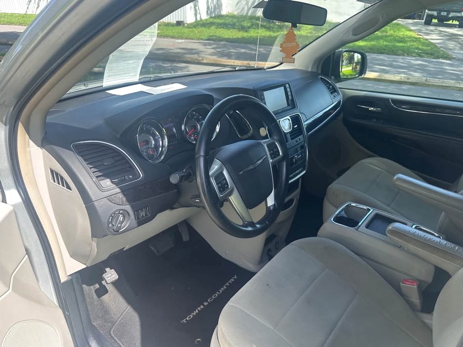 2011 Chrysler Town & country