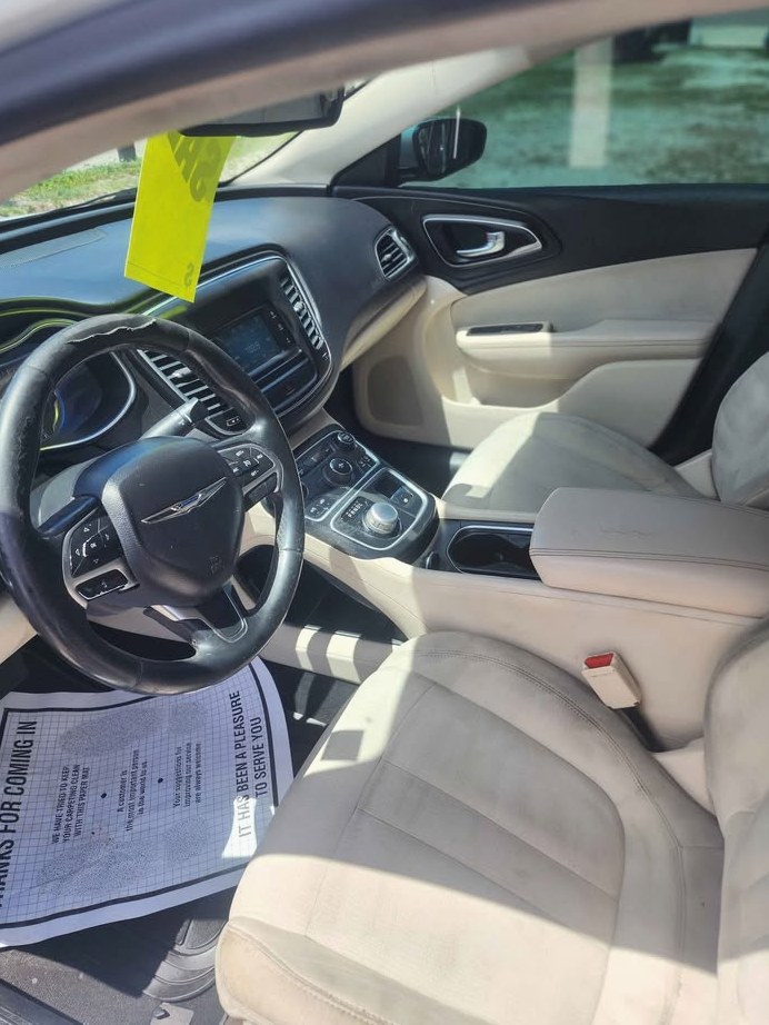 2015 Chrysler 200C Sedan 4D