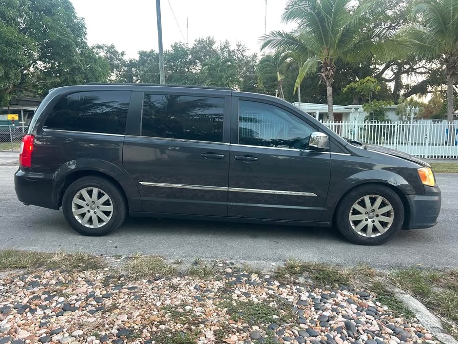 2012 Chrysler Town & country