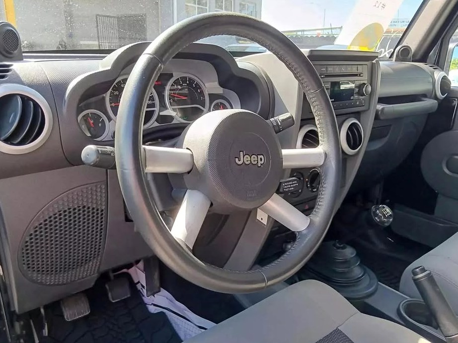 2010 Jeep Wrangler sahara sport