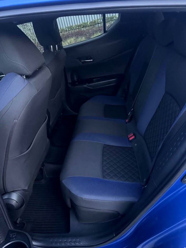 2020 Toyota C-hr LE Sport