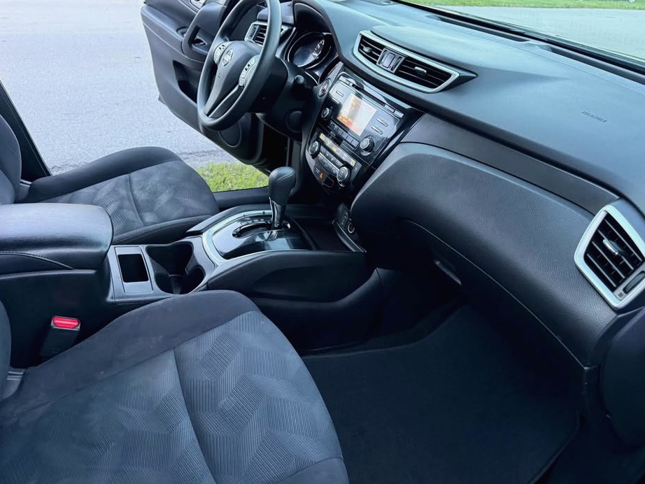 2016 Nissan Rogue select