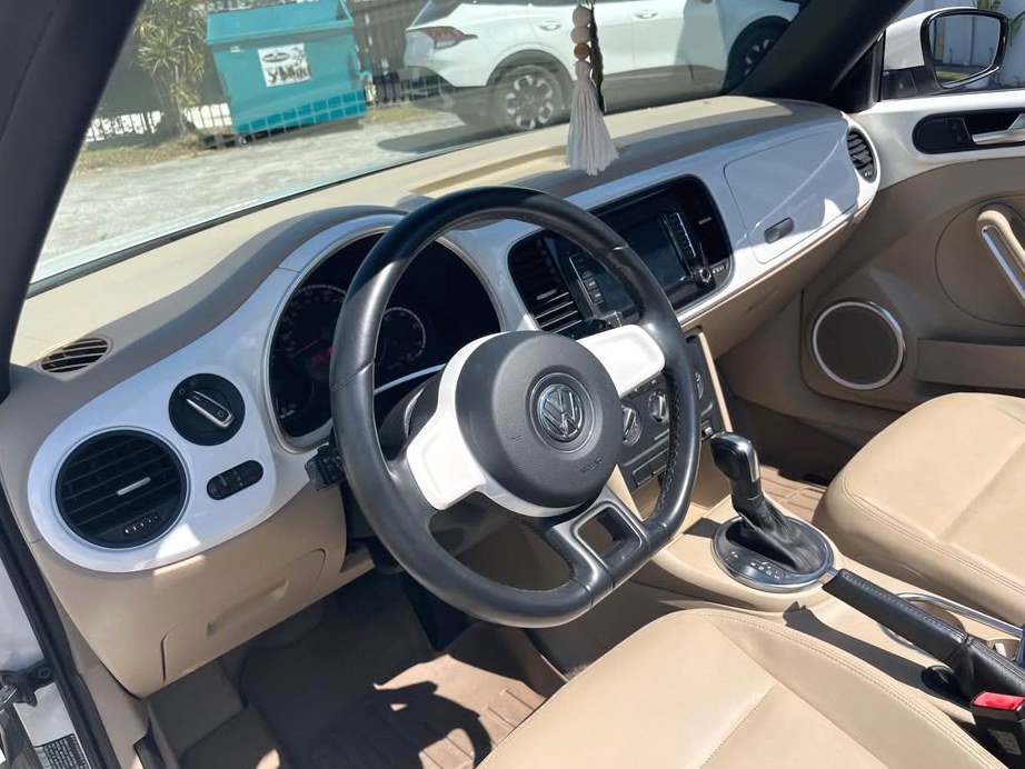 2013 Volkswagen Beetle 2.5L Convertible
