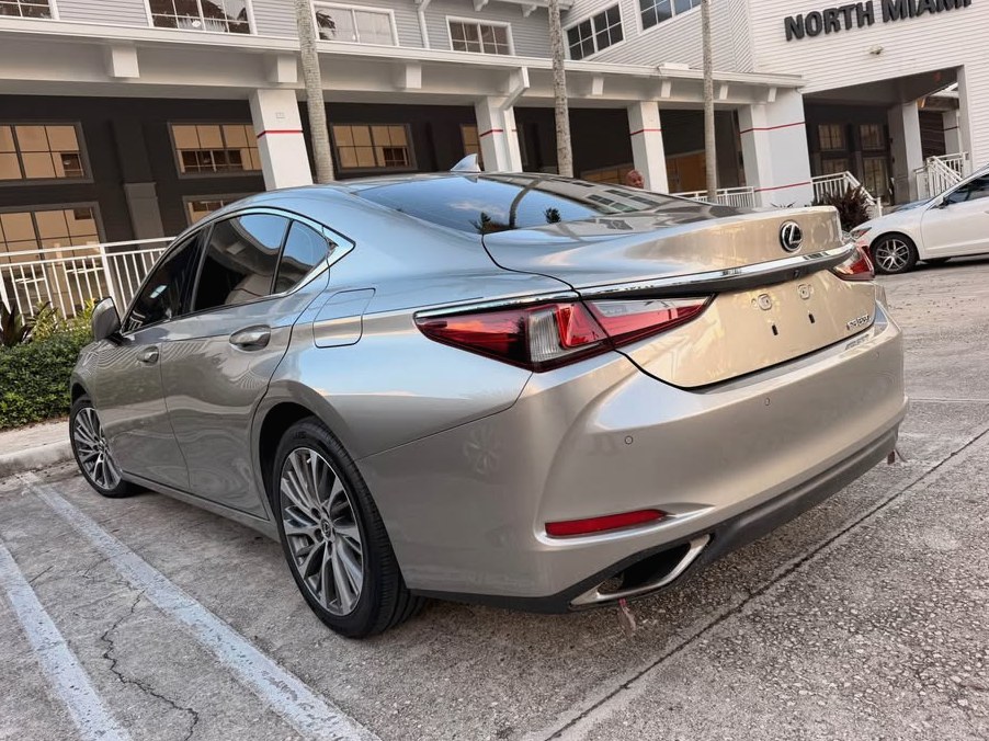 2021 Lexus ES