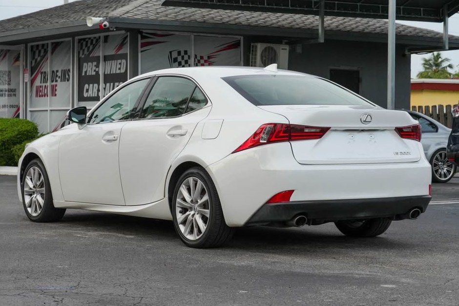 2015 Lexus IS 200t Sedan