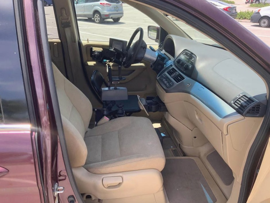 2010 Honda Odyssey Paraplegic/Hand driven