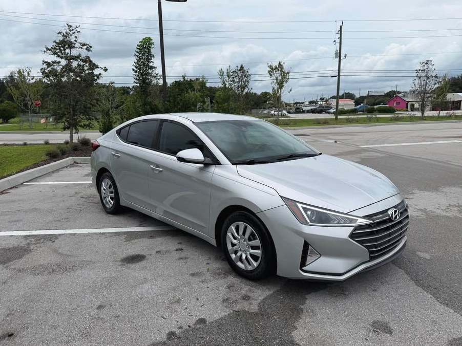 2020 Hyundai Elantra SE Sedan
