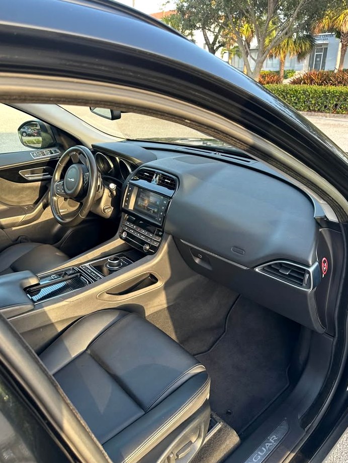 2018 Jaguar F-pace 30t Premium