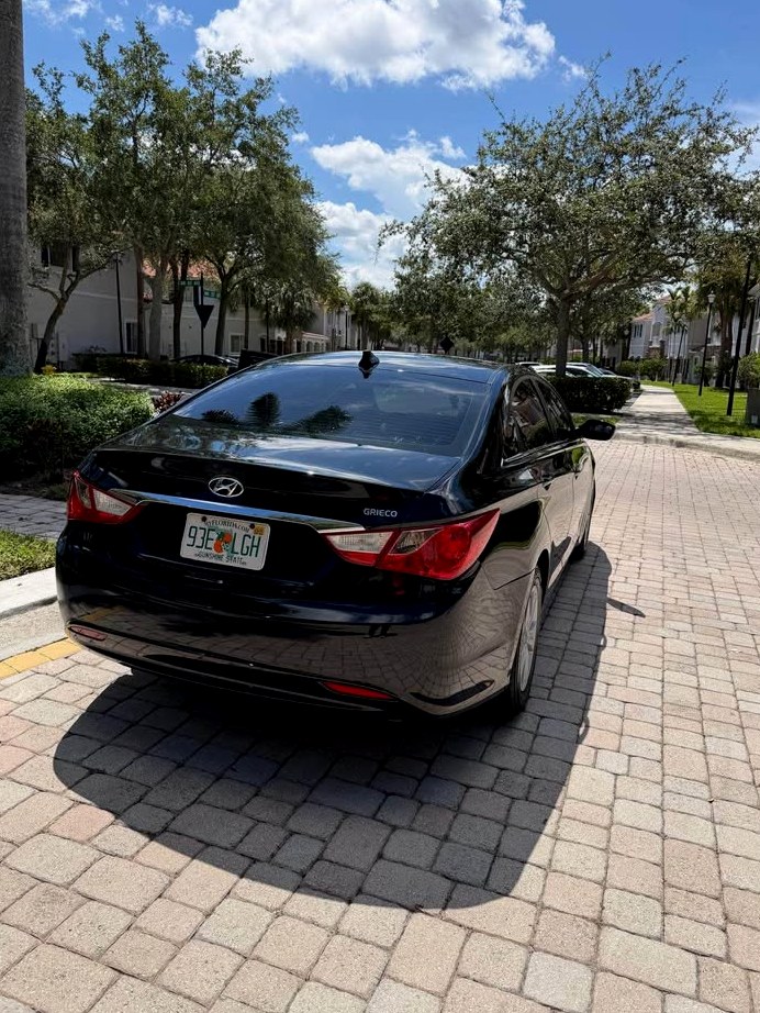 2011 Hyundai Sonata GL Sedan