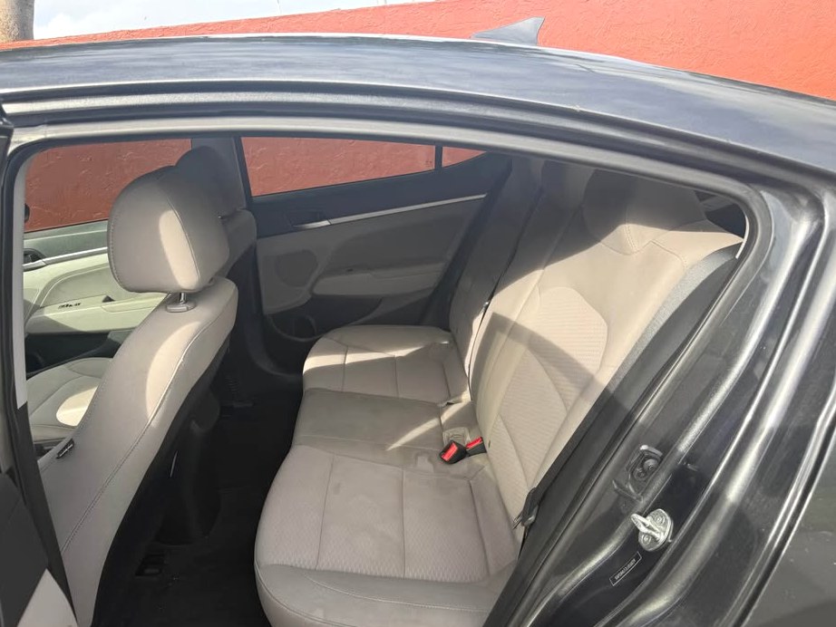2020 Hyundai Elantra SE Sedan
