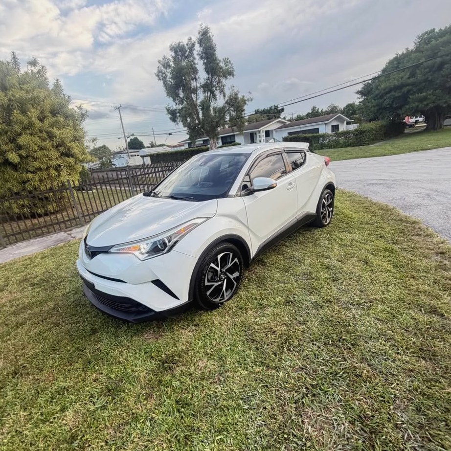 2019 Toyota C-hr XLE Premium