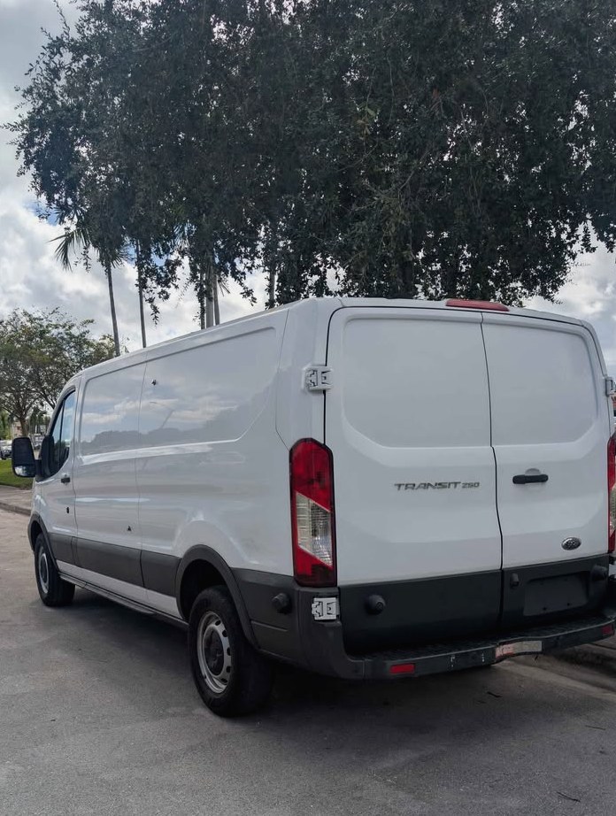 2017 Ford Transit 250 cargo