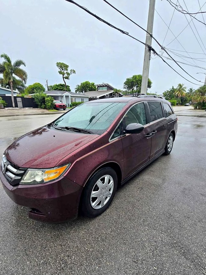 2015 Honda Odyssey LX Minivan