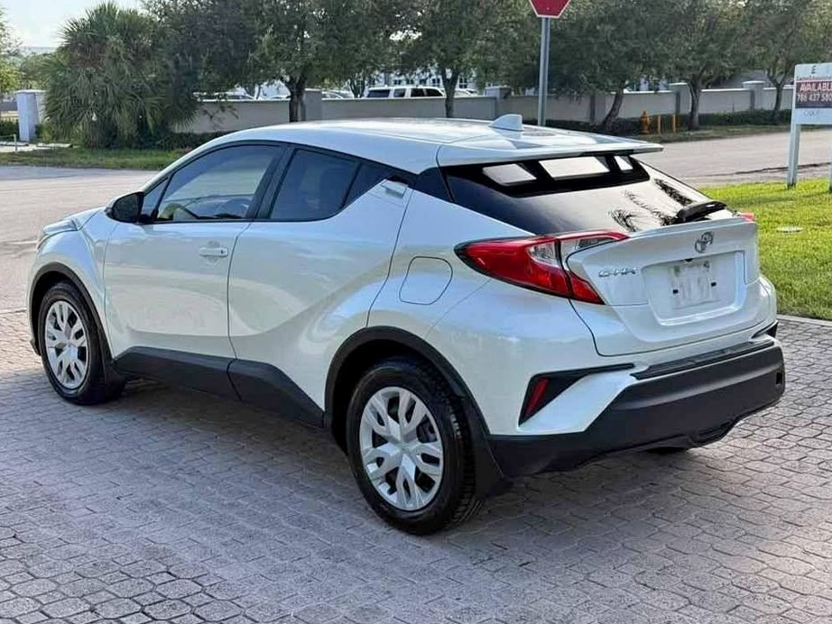 2020 Toyota C-hr LE Sport