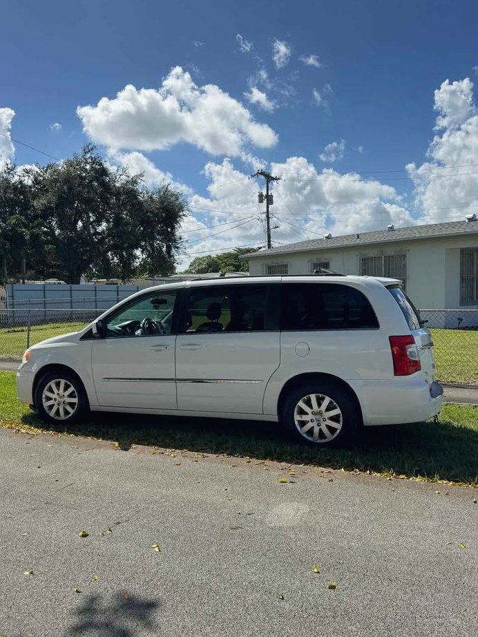 2014 Chrysler Town & country