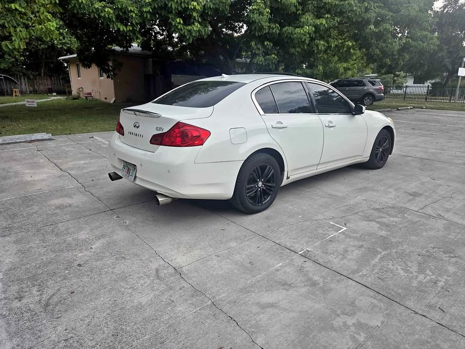 2011 Infiniti G37 x