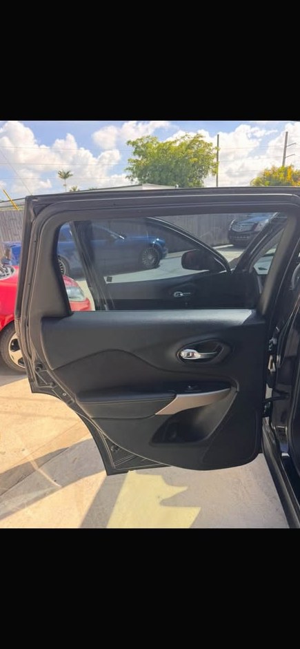 2018 Jeep Cherokee SE Sport