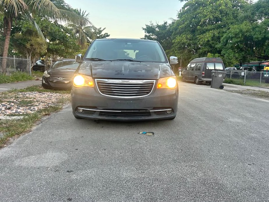 2012 Chrysler Town & country