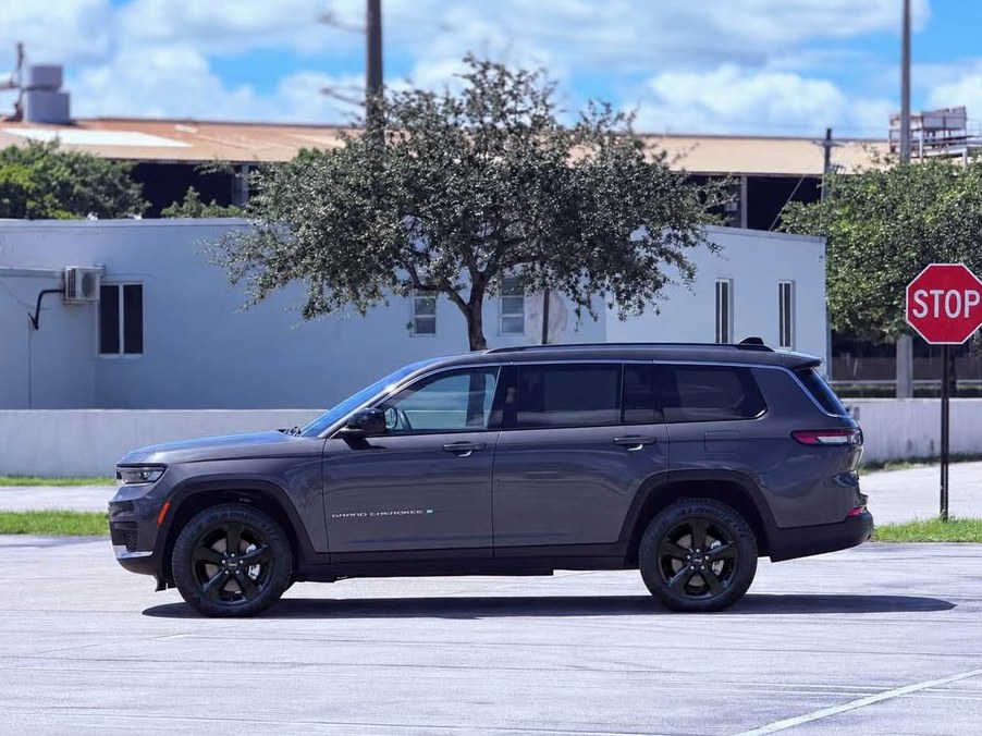 2023 Jeep Grand cherokee l