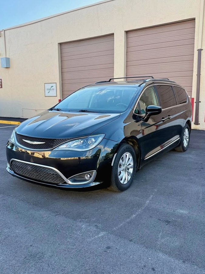 2018 Chrysler Pacifica Premium Minivan
