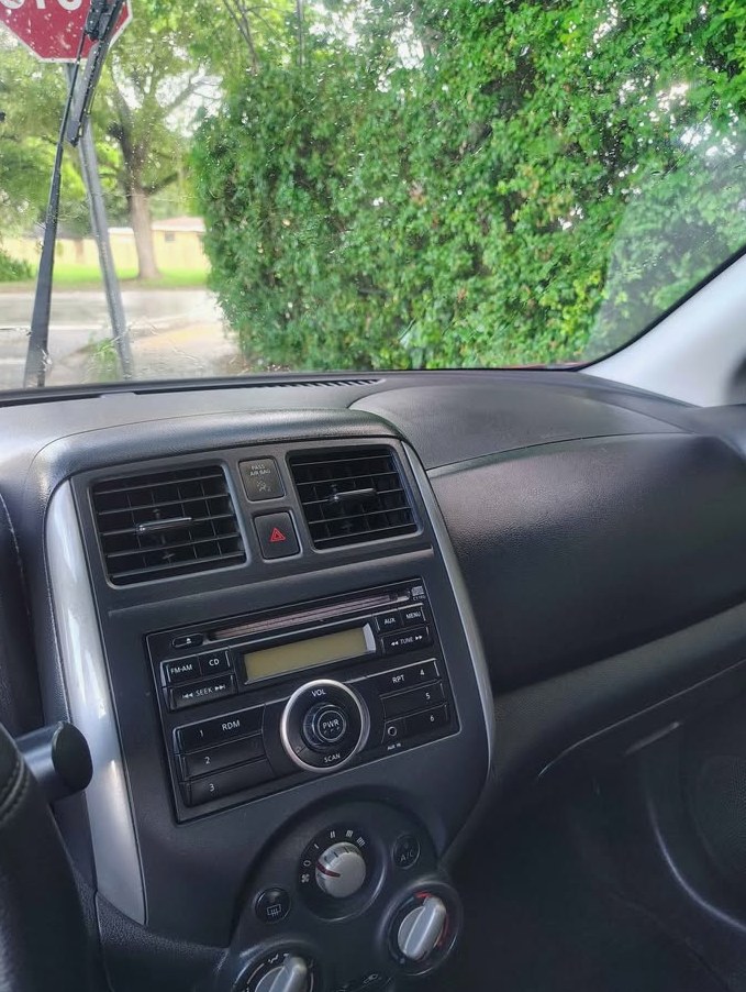 2013 Nissan Versa SV (