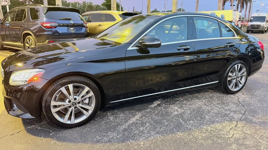 2019 Mercedes-Benz C300 🔥