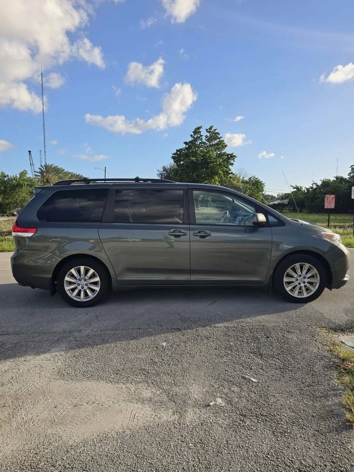 2014 Toyota Sienna XLE Limited