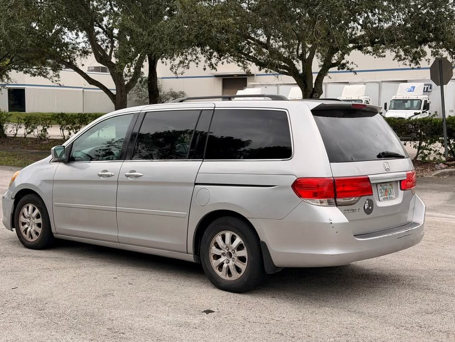 2010 Honda Odyssey LX Minivan