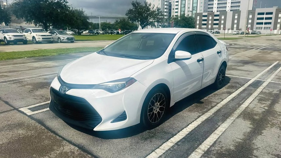 2019 Toyota Corolla LE Sedan