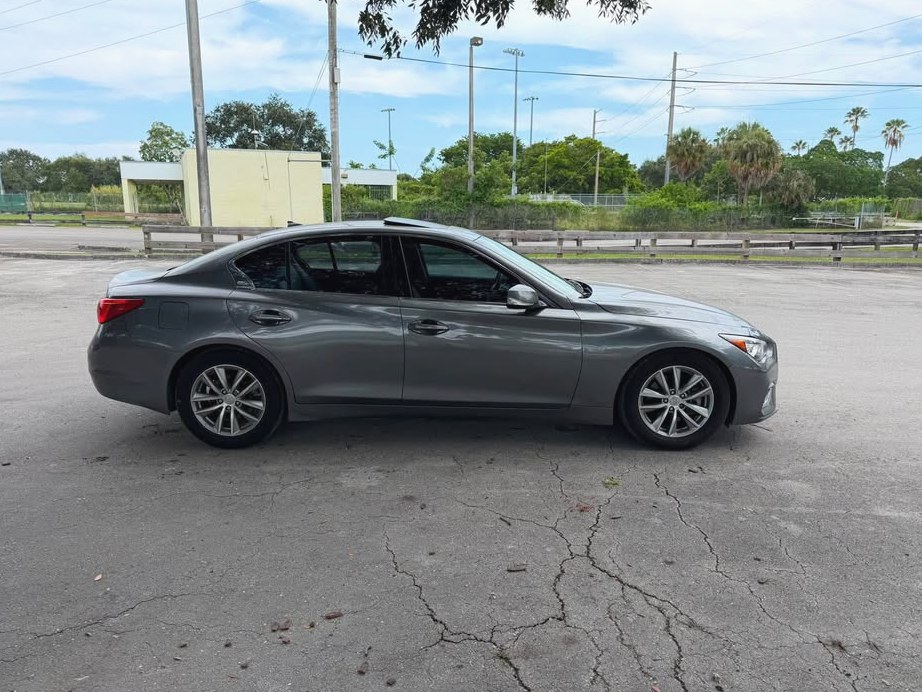 2015 Infiniti Q50 2.0t Sedan