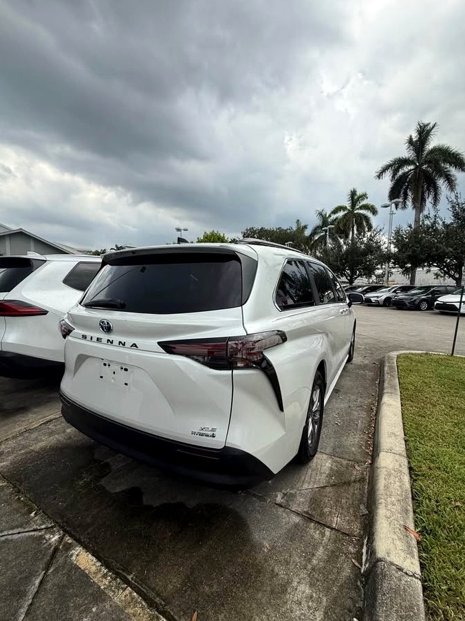 2024 Toyota Sienna XLE Van