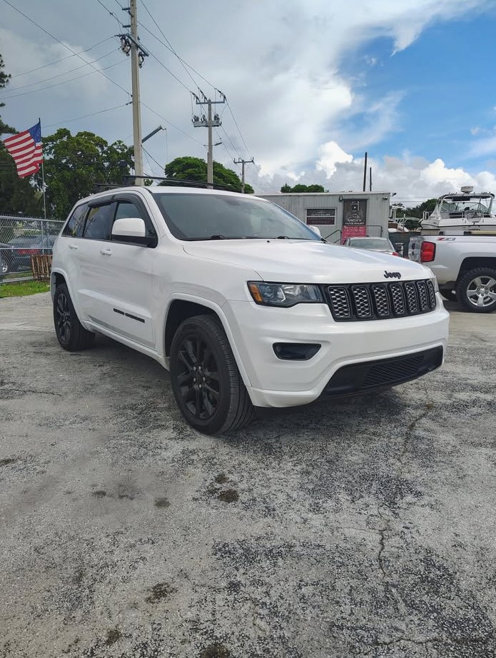 2020 Jeep Grand chevrokee laredo