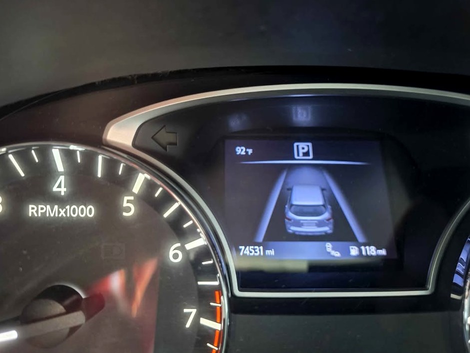 2020 Nissan Pathfinder SV Sport