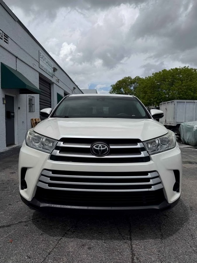 2019 Toyota Highlander LE Sport