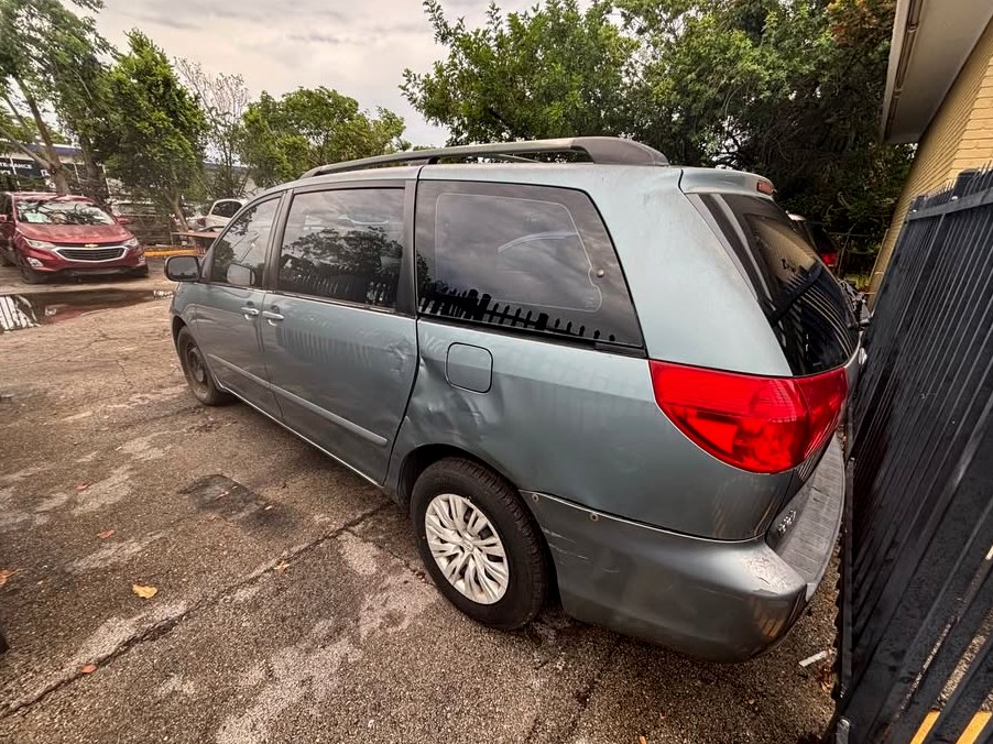 2008 Toyota Sienna CE Minivan