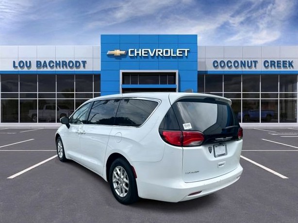 2023 Chrysler Voyager lx