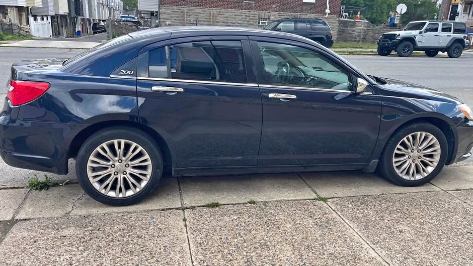 2012 Chrysler 200C Platinum Sedan