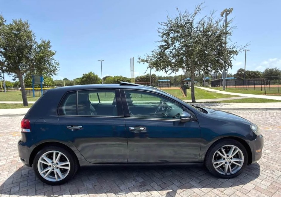 2010 Volkswagen Golf 2.5L Hatchback