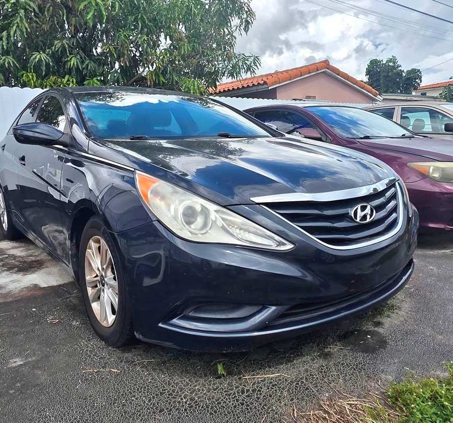 2012 Hyundai Sonata GL Sedan